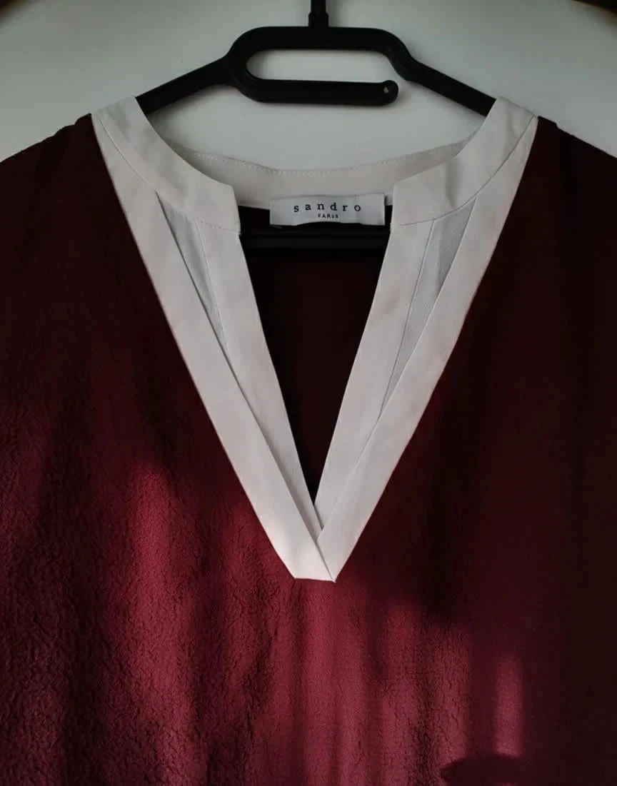 Kleine jurk, donker Bordeaux kleur, maat 2 (38/40), Merk Sandro – photo 2